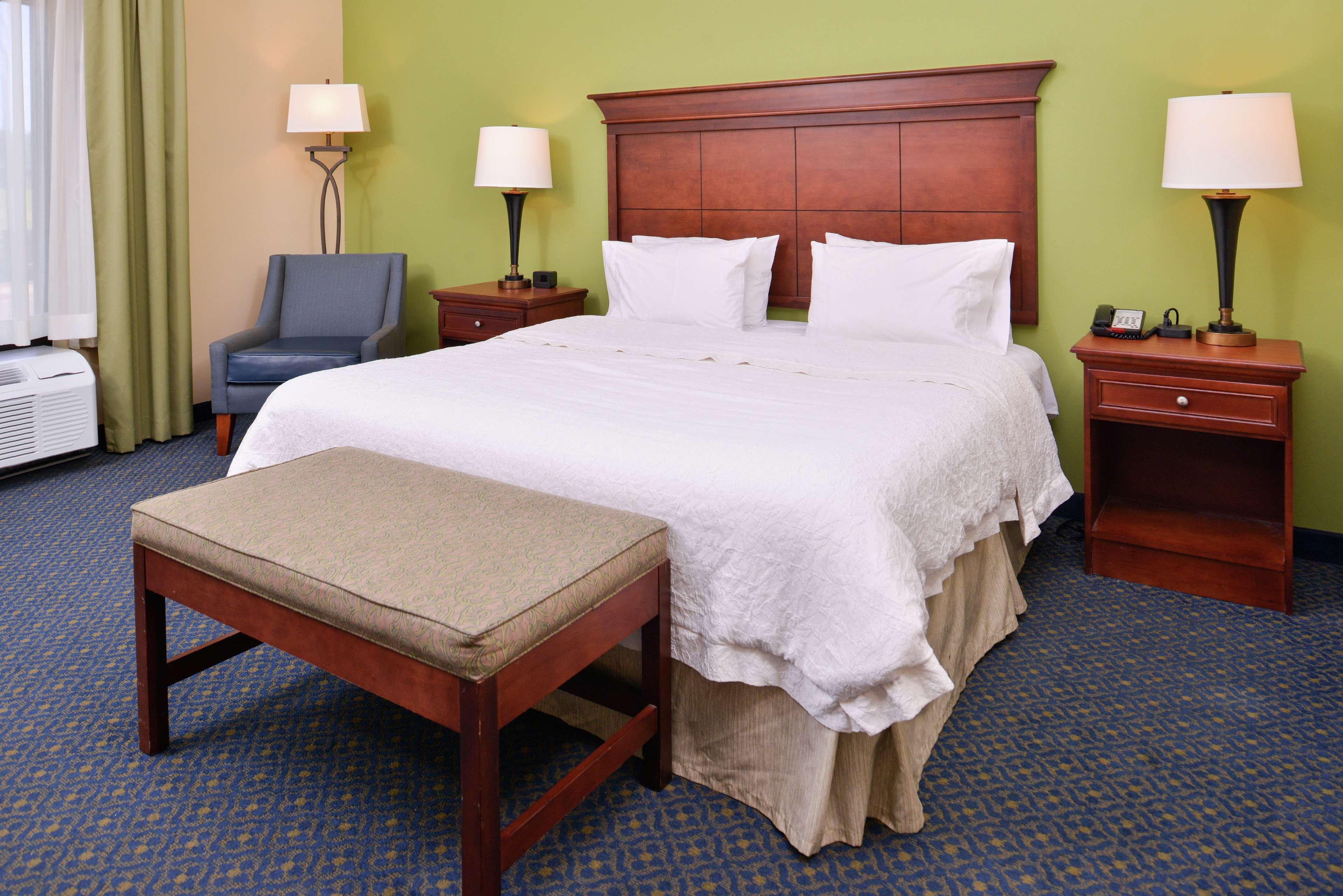 Hampton Inn Jackson-College Avenue Bagian luar foto