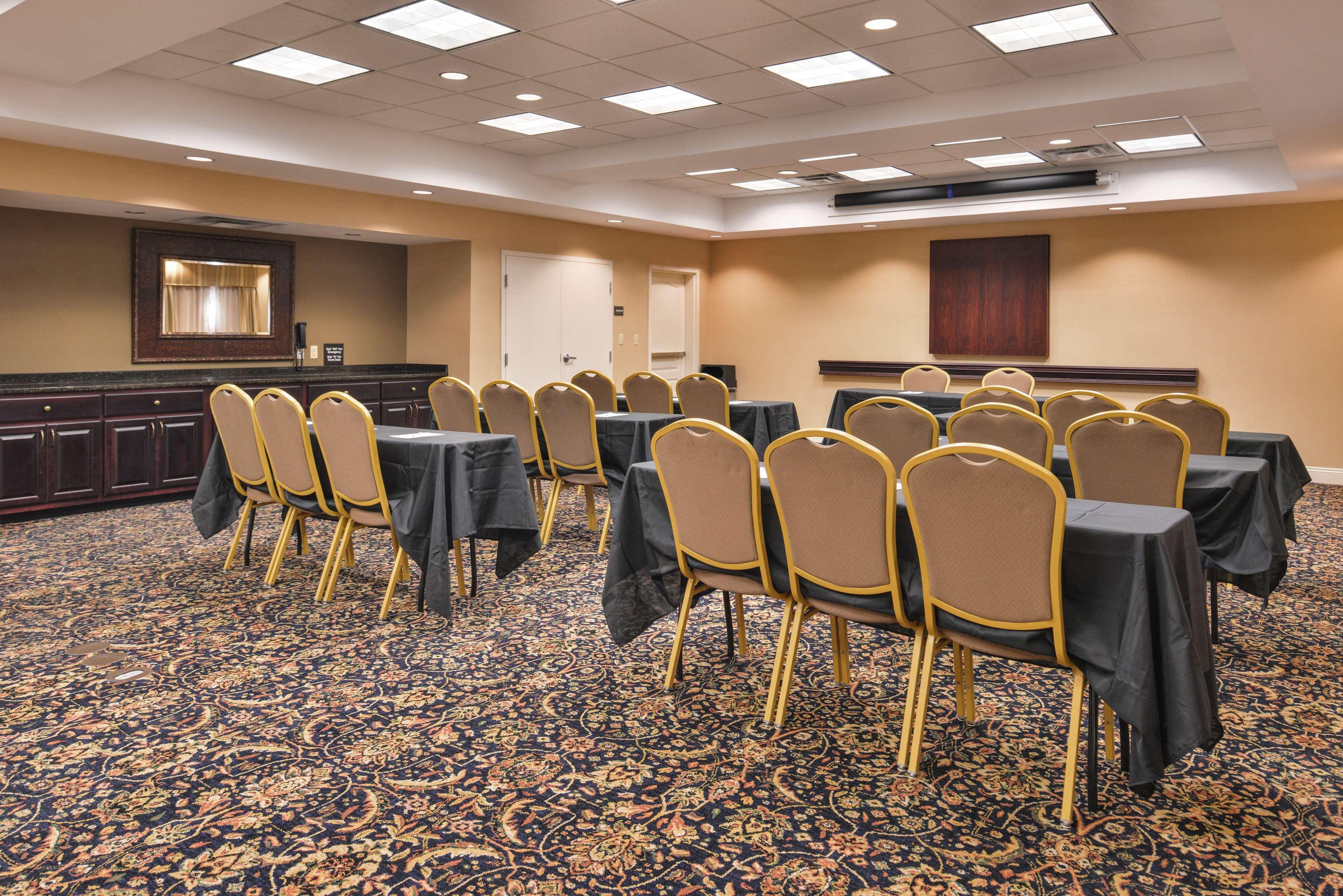 Hampton Inn Jackson-College Avenue Bagian luar foto