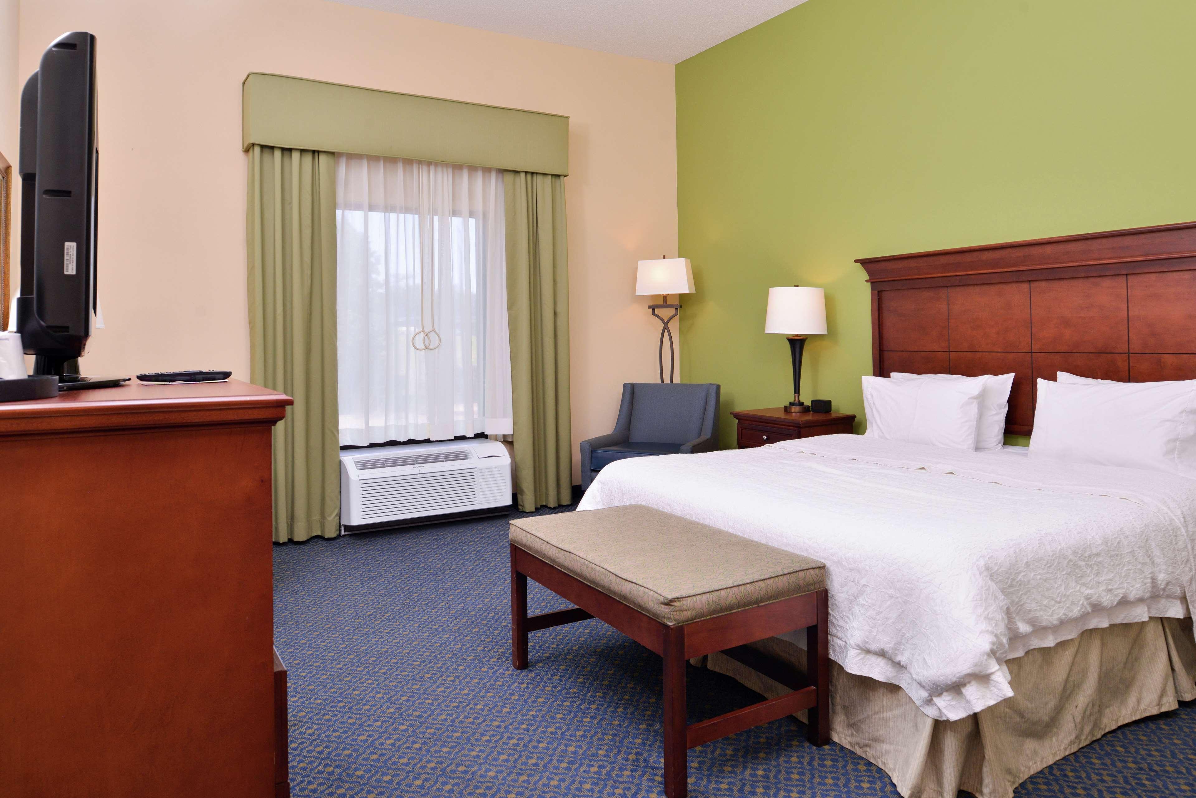Hampton Inn Jackson-College Avenue Bagian luar foto