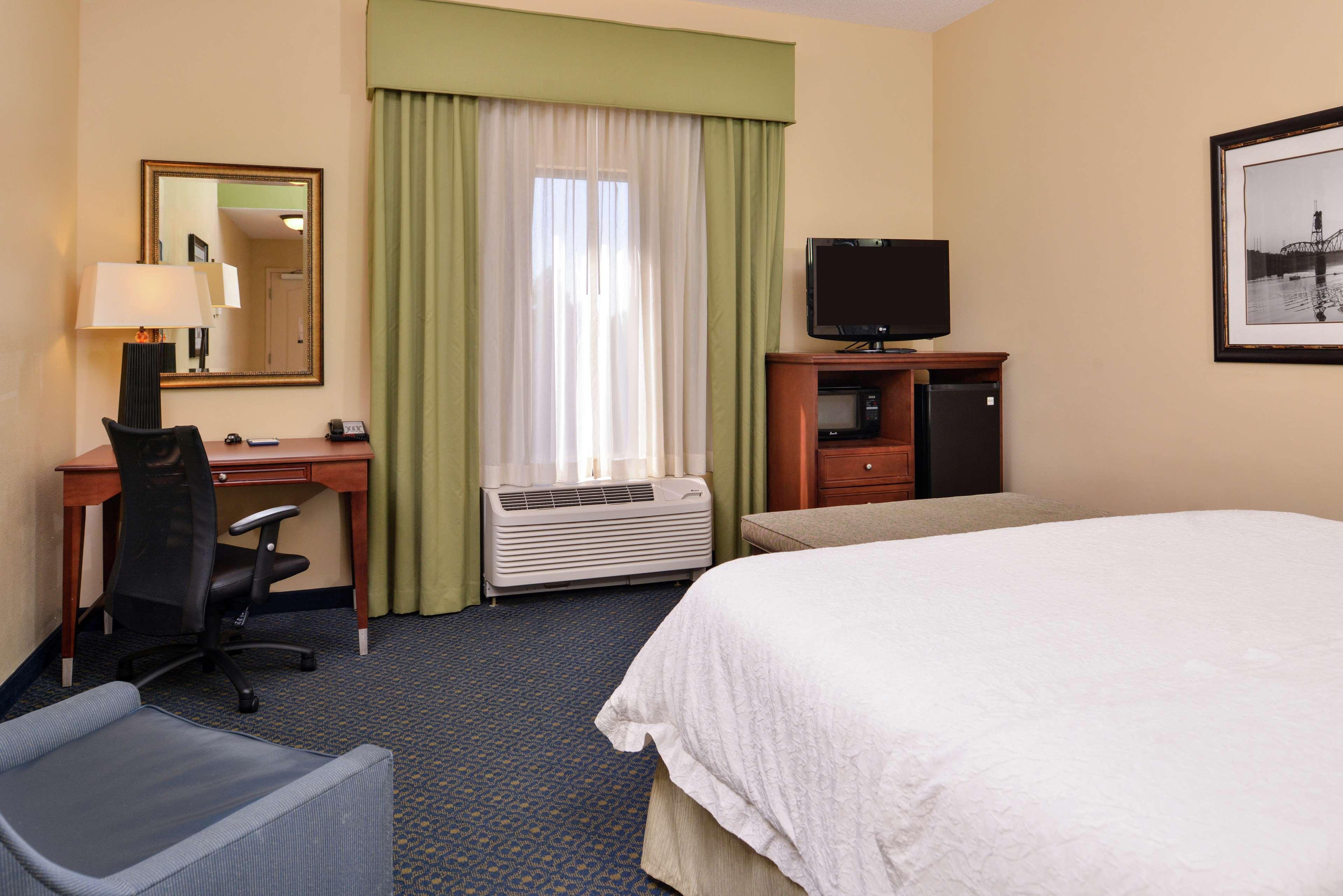 Hampton Inn Jackson-College Avenue Bagian luar foto