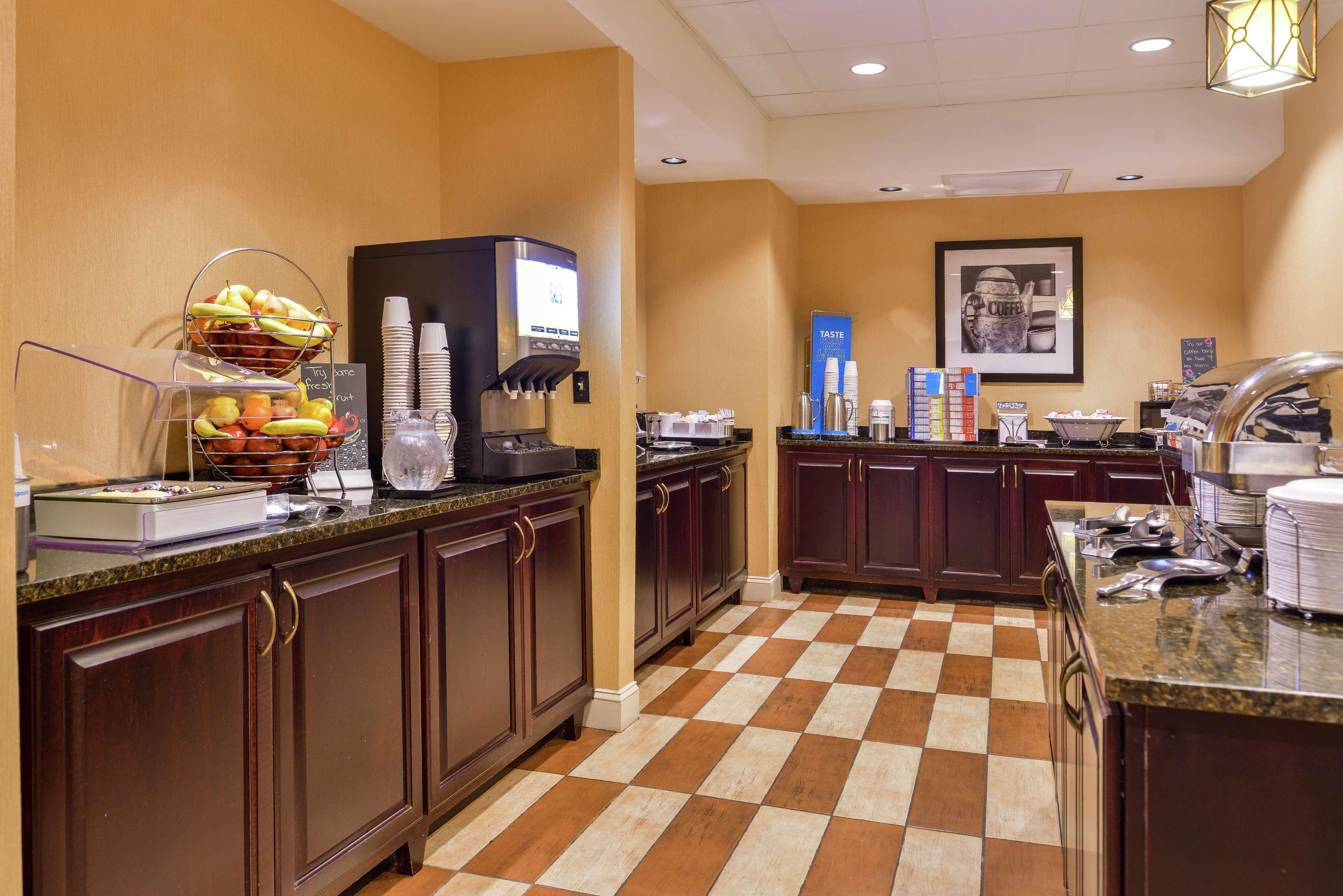 Hampton Inn Jackson-College Avenue Bagian luar foto