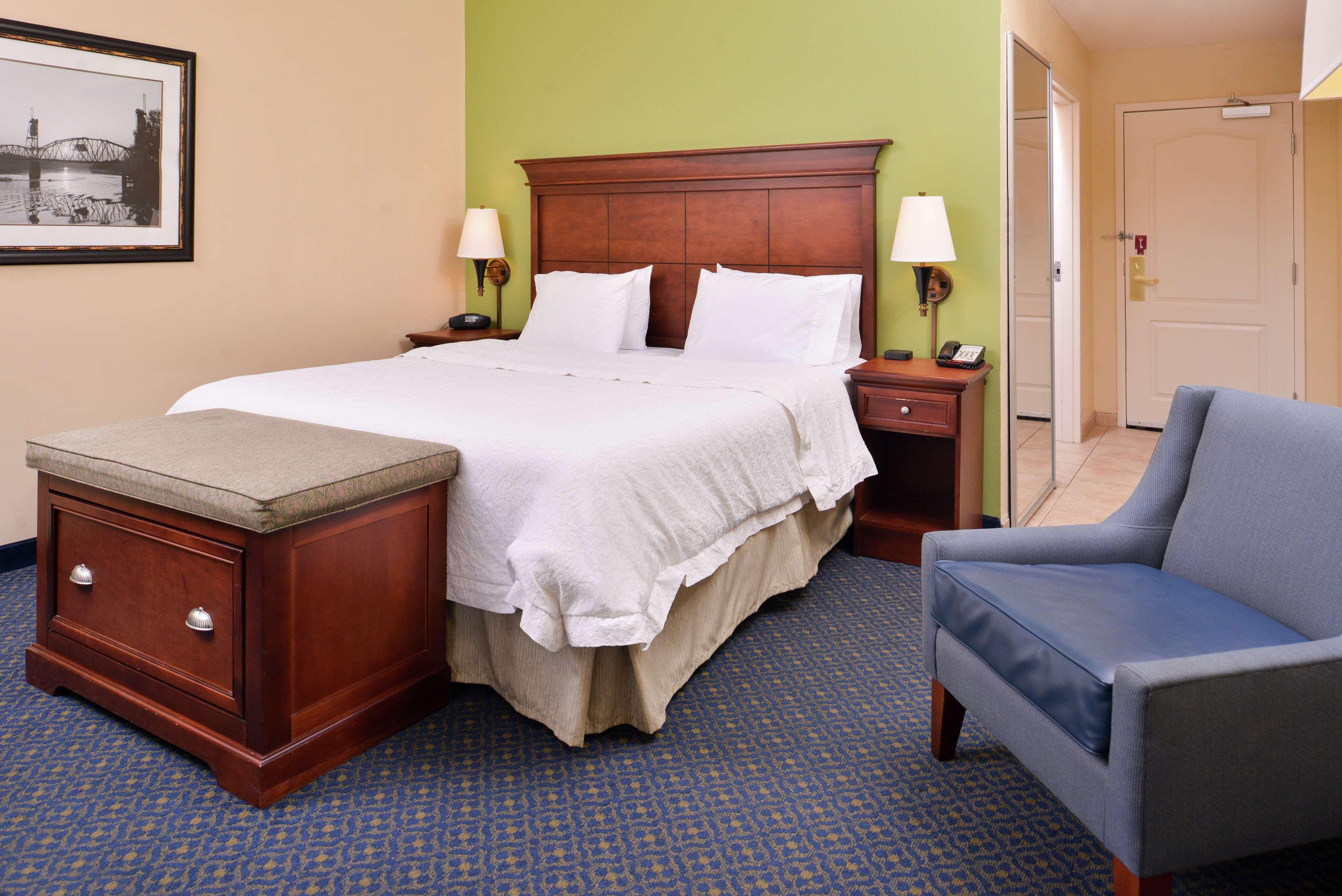 Hampton Inn Jackson-College Avenue Bagian luar foto