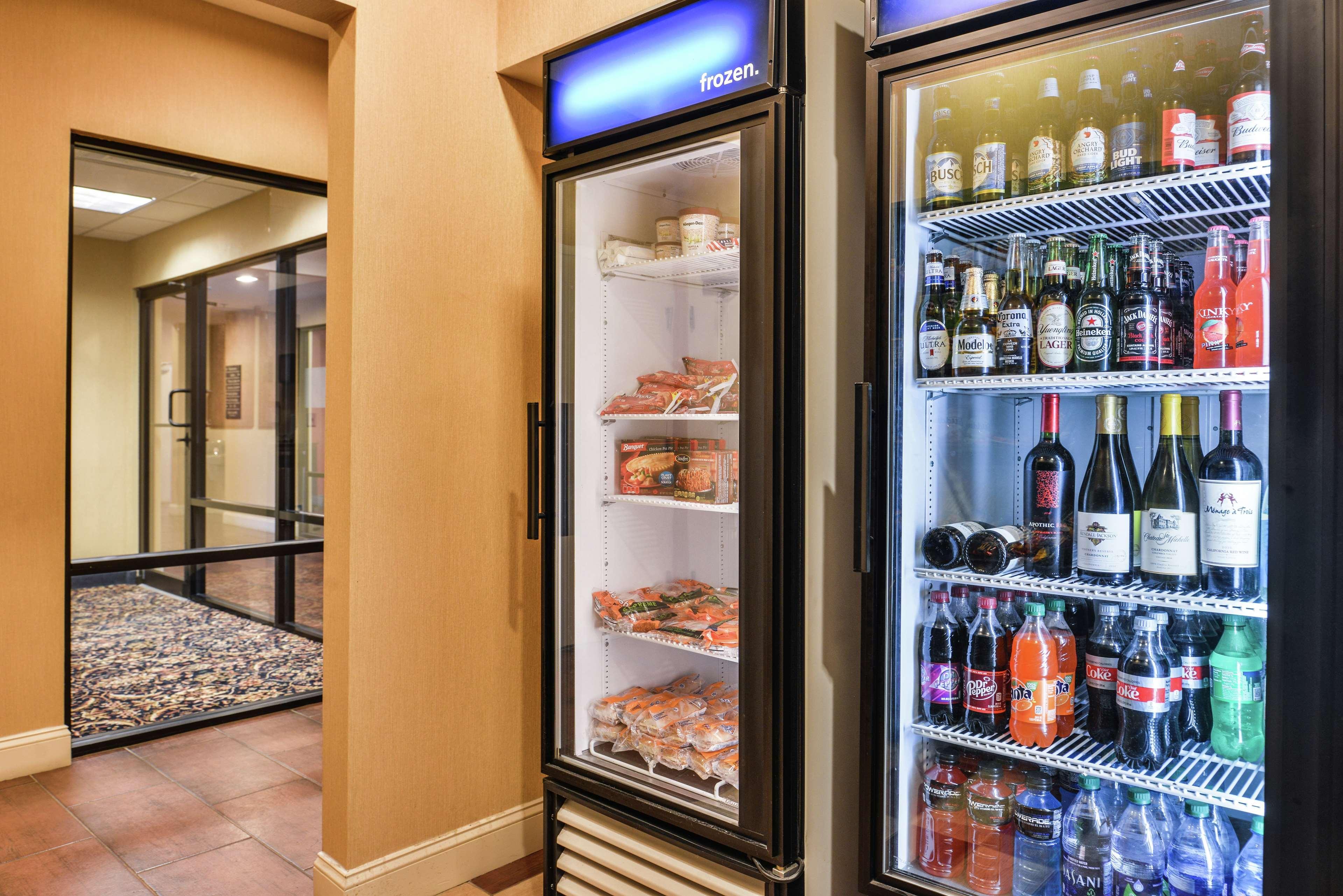 Hampton Inn Jackson-College Avenue Bagian luar foto