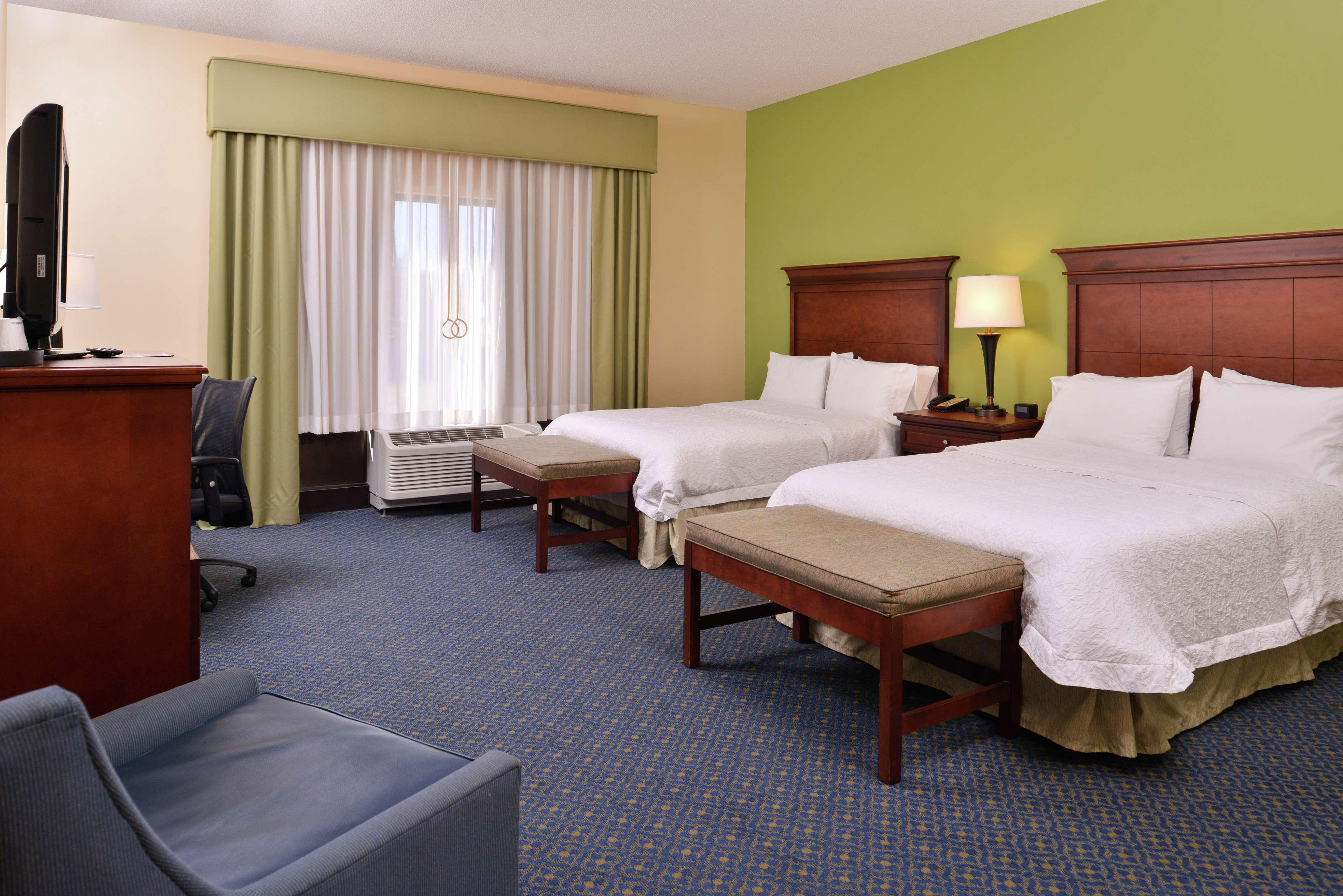 Hampton Inn Jackson-College Avenue Bagian luar foto