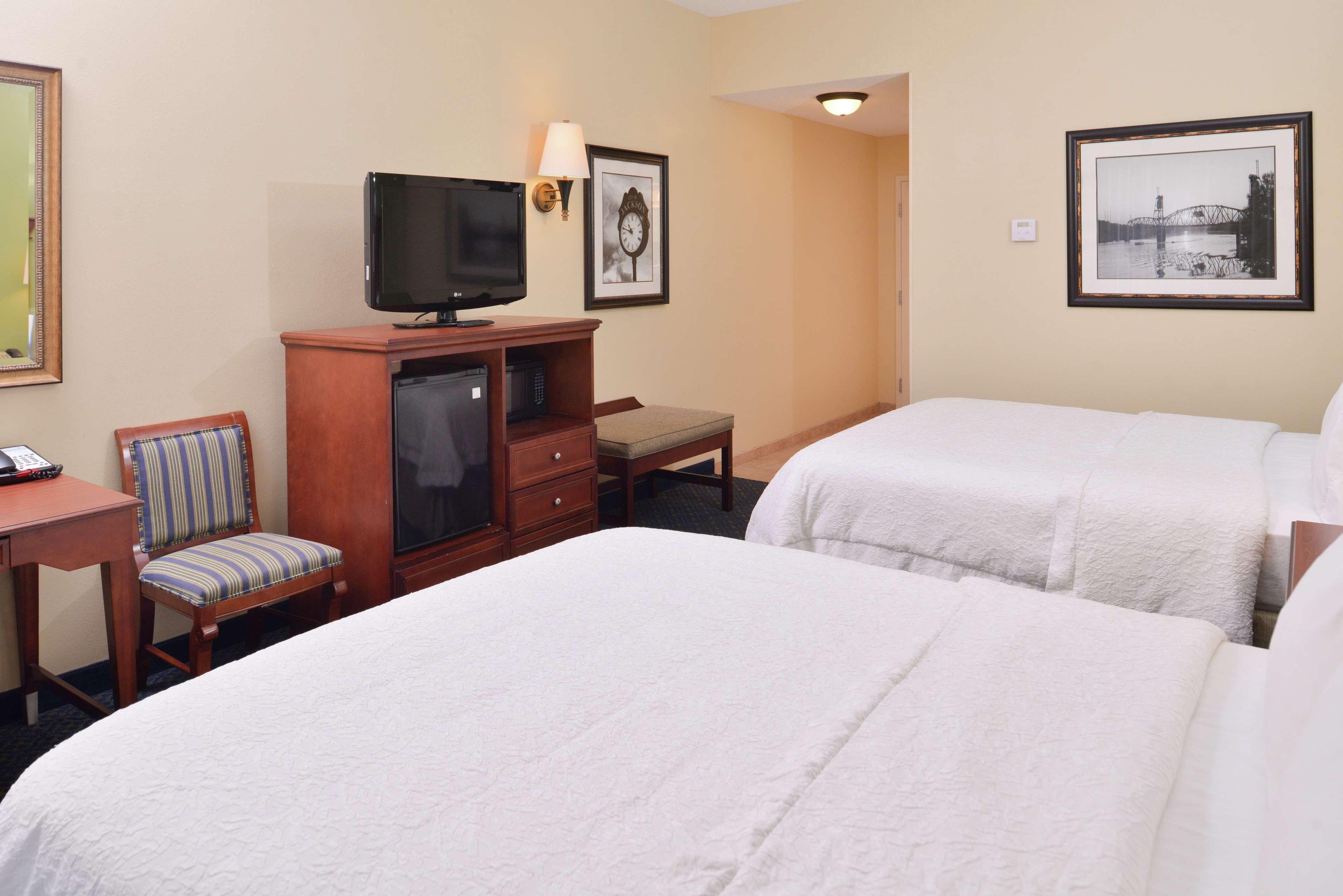 Hampton Inn Jackson-College Avenue Bagian luar foto