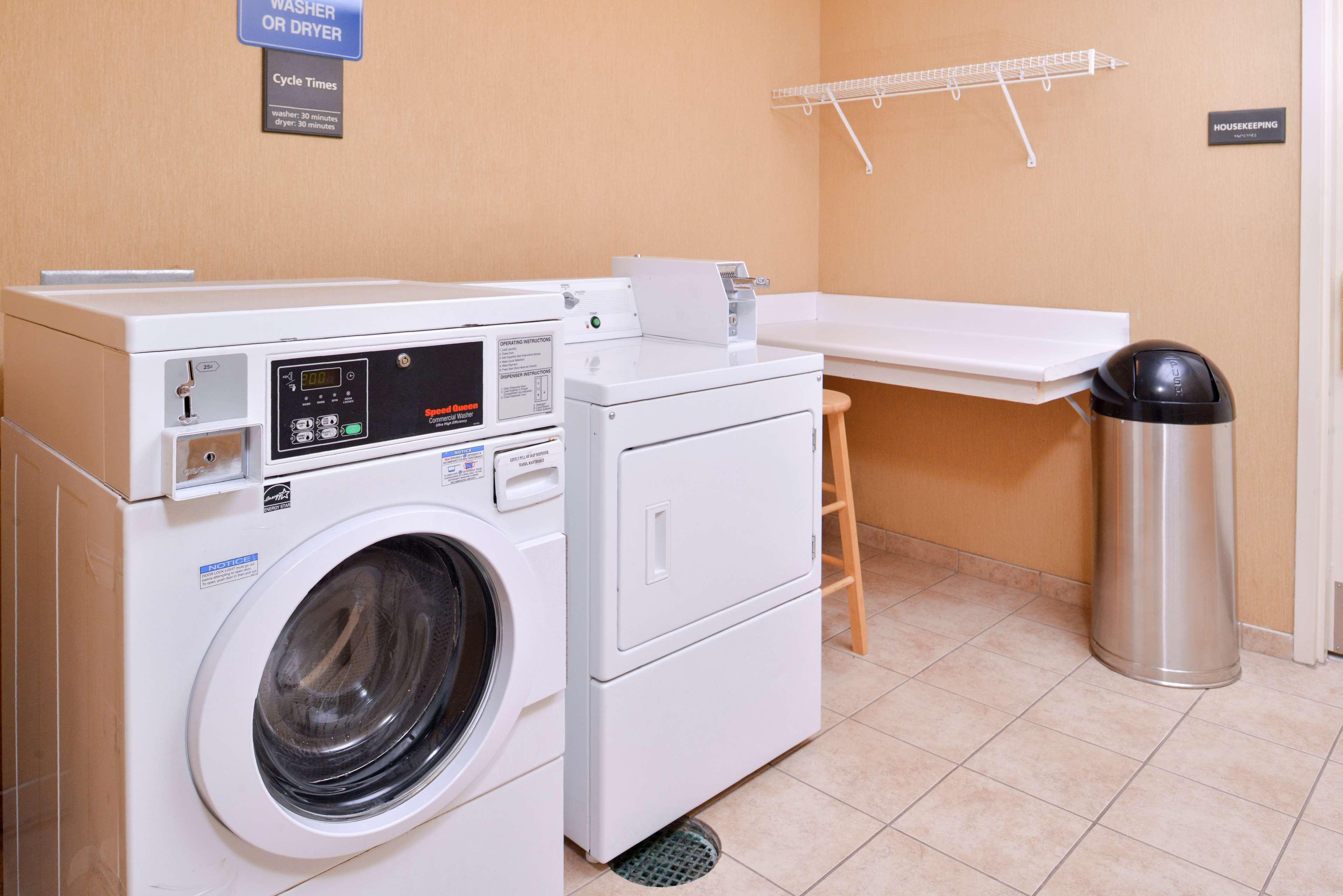 Hampton Inn Jackson-College Avenue Bagian luar foto