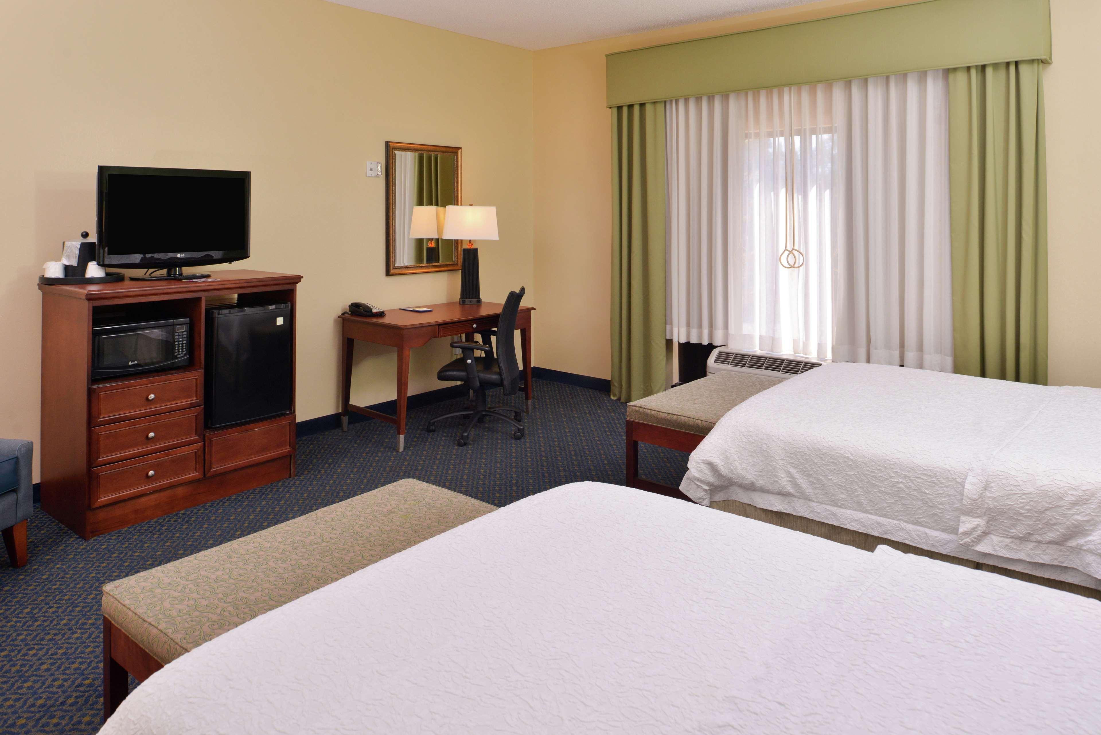 Hampton Inn Jackson-College Avenue Bagian luar foto