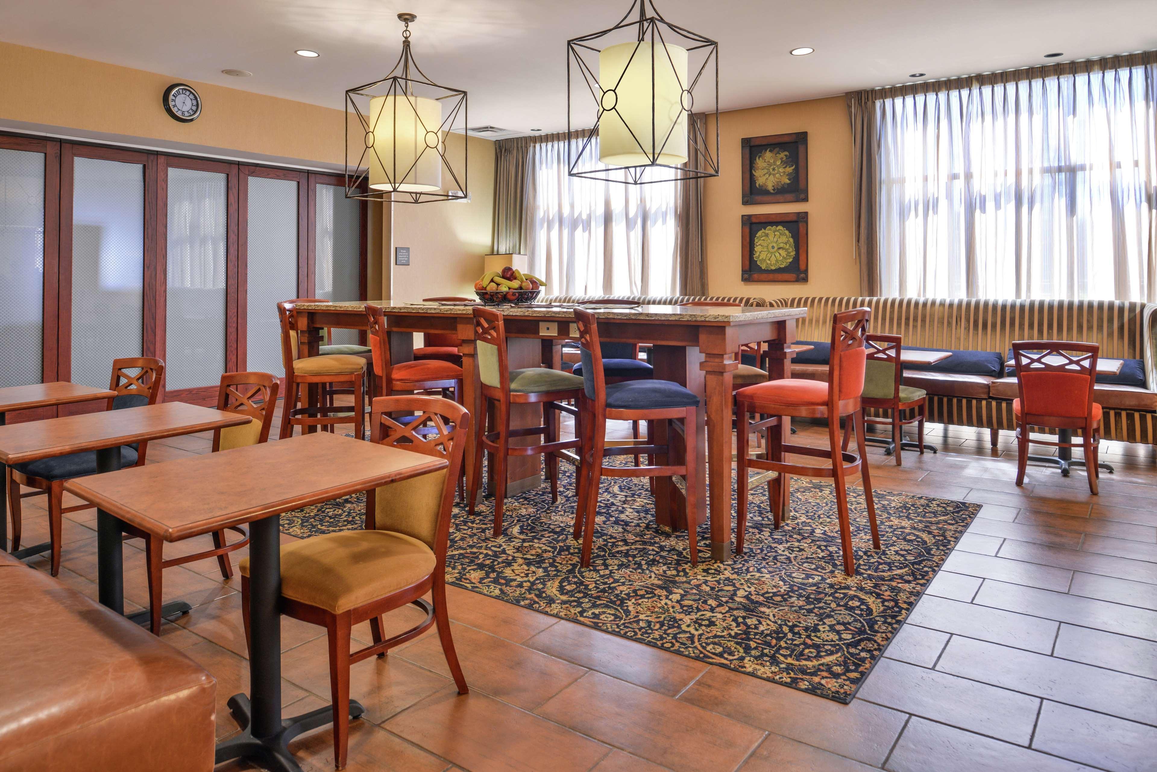 Hampton Inn Jackson-College Avenue Bagian luar foto