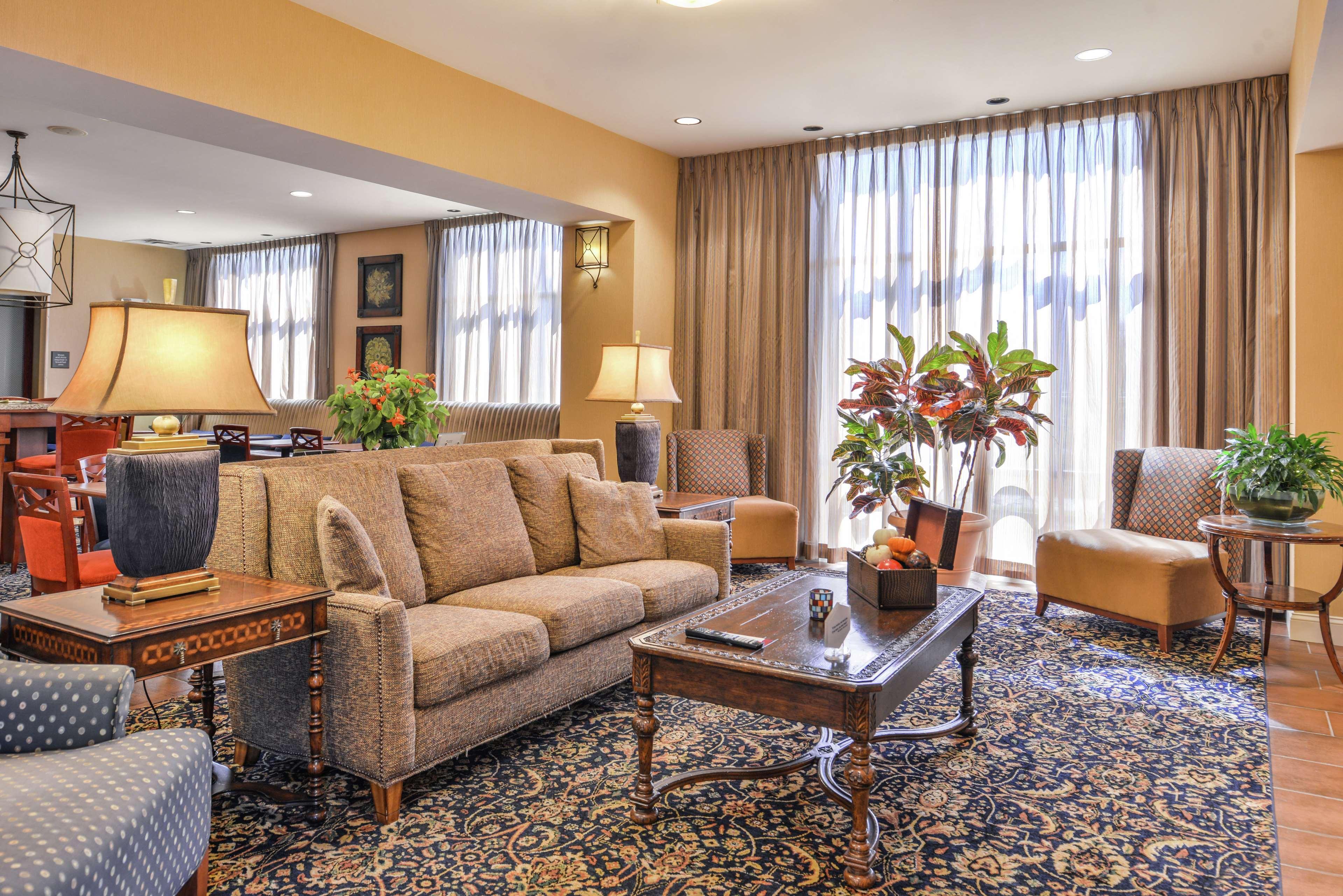 Hampton Inn Jackson-College Avenue Bagian luar foto