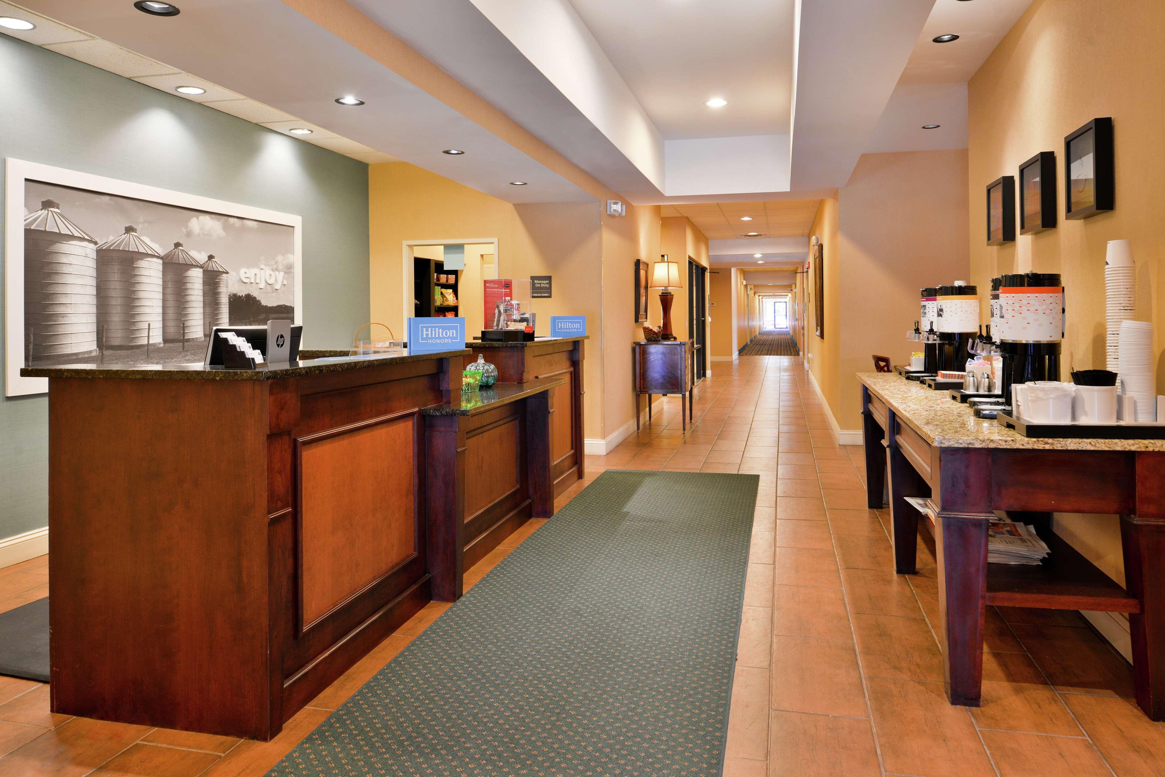Hampton Inn Jackson-College Avenue Bagian luar foto