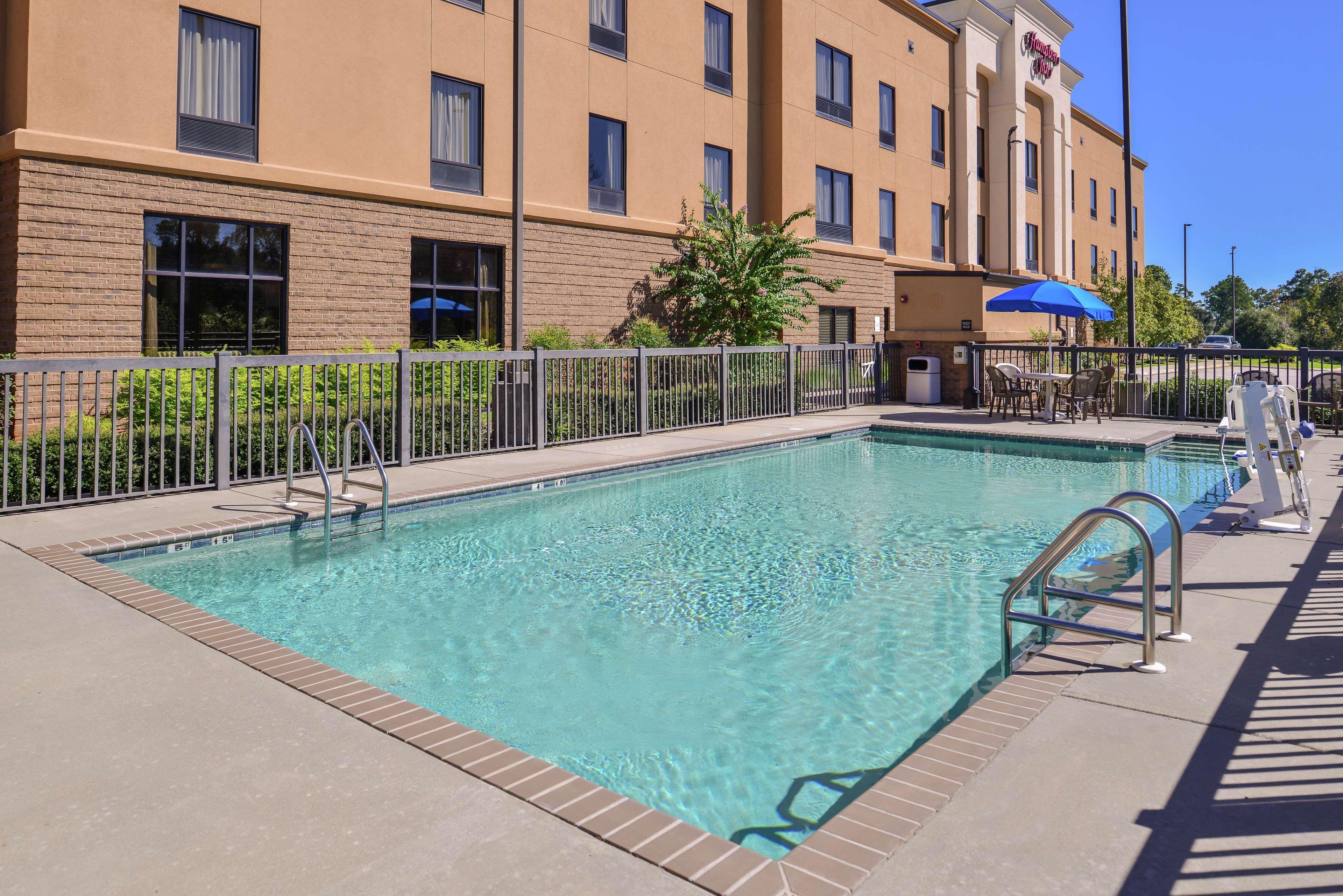 Hampton Inn Jackson-College Avenue Bagian luar foto