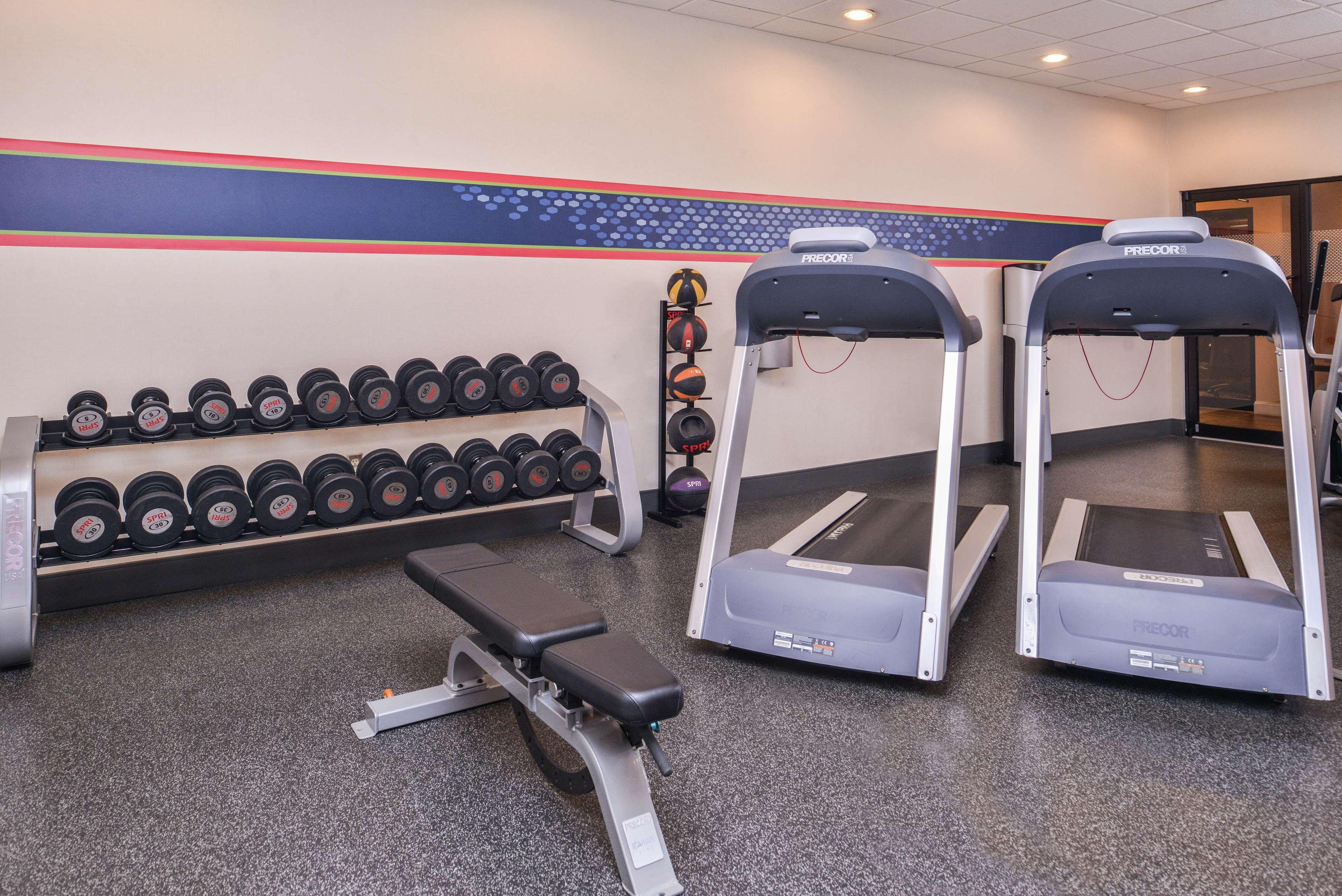 Hampton Inn Jackson-College Avenue Bagian luar foto