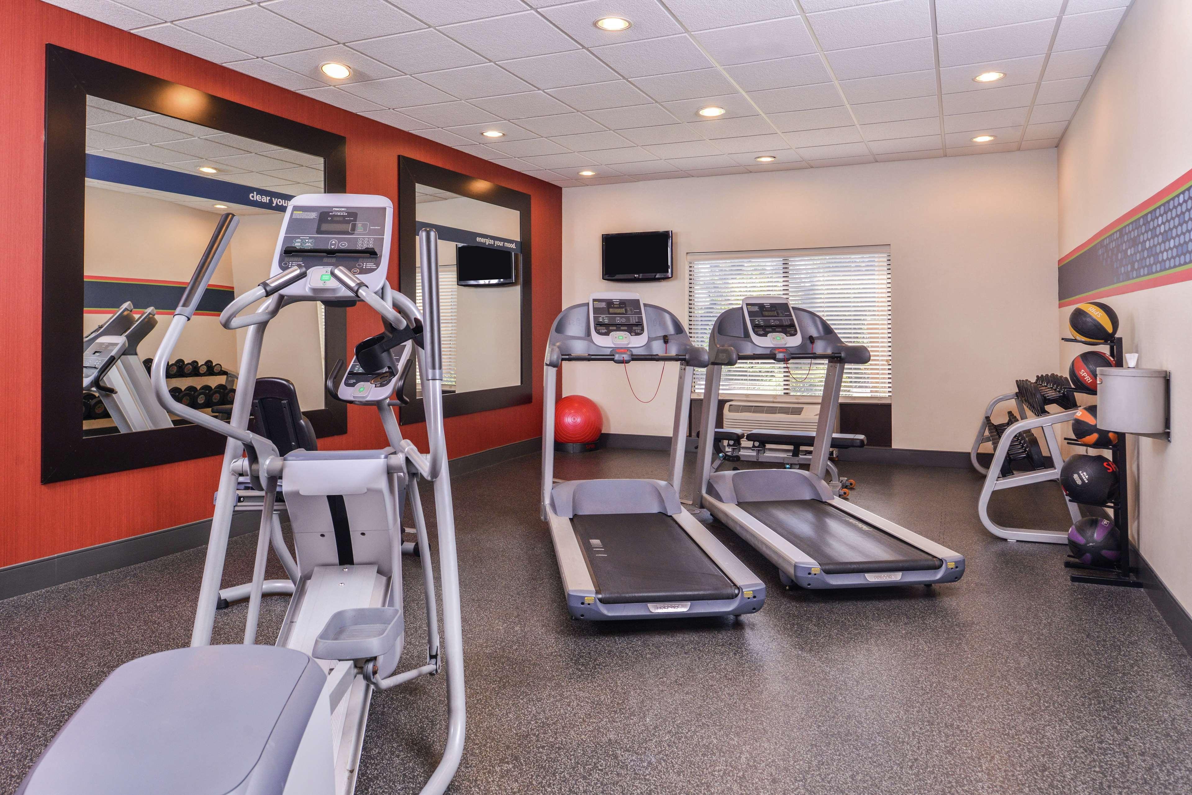 Hampton Inn Jackson-College Avenue Bagian luar foto