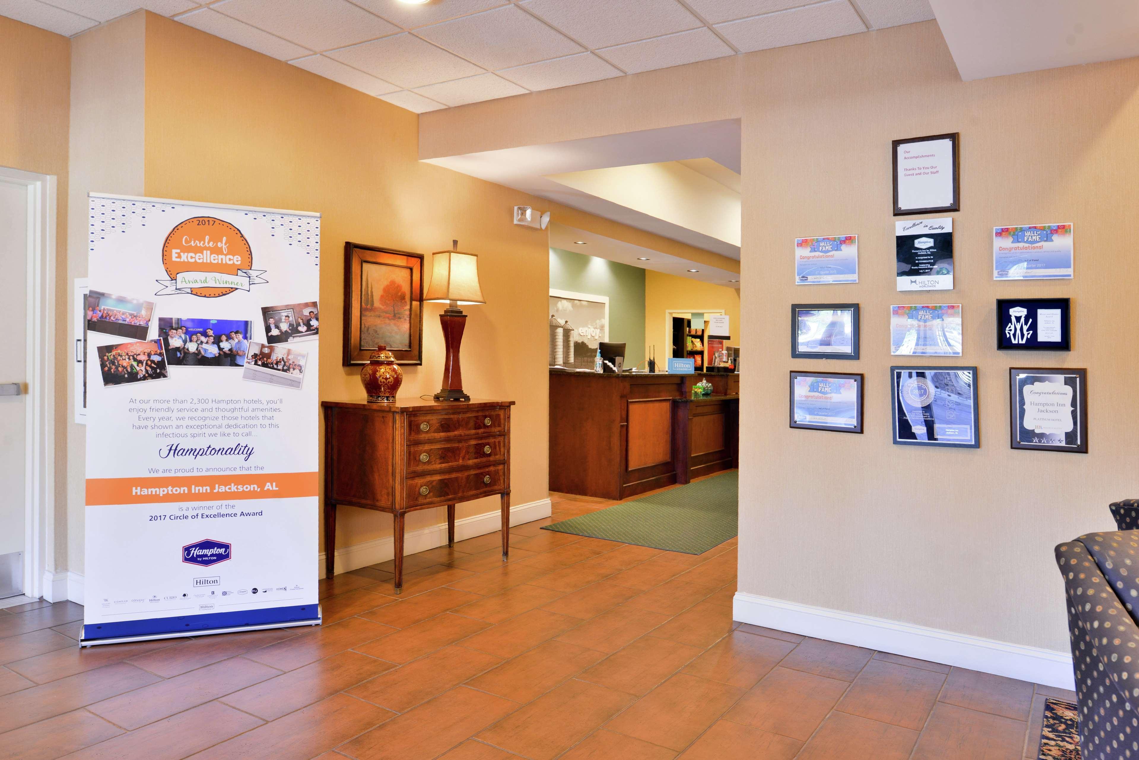 Hampton Inn Jackson-College Avenue Bagian luar foto