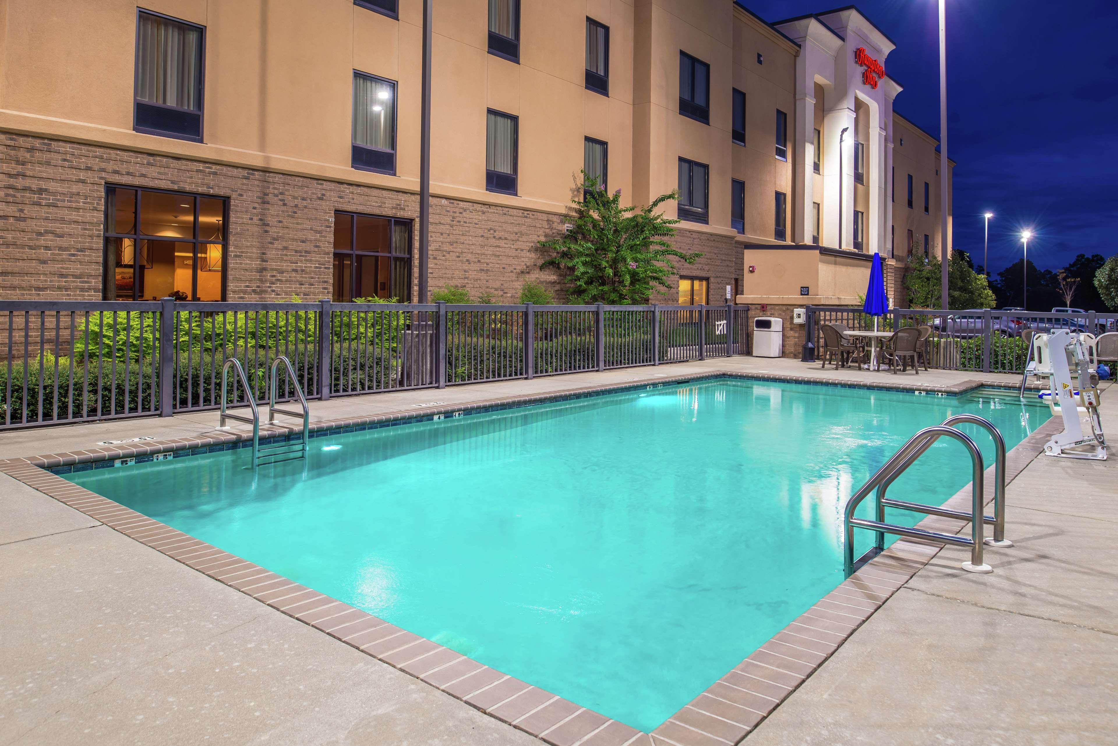 Hampton Inn Jackson-College Avenue Bagian luar foto