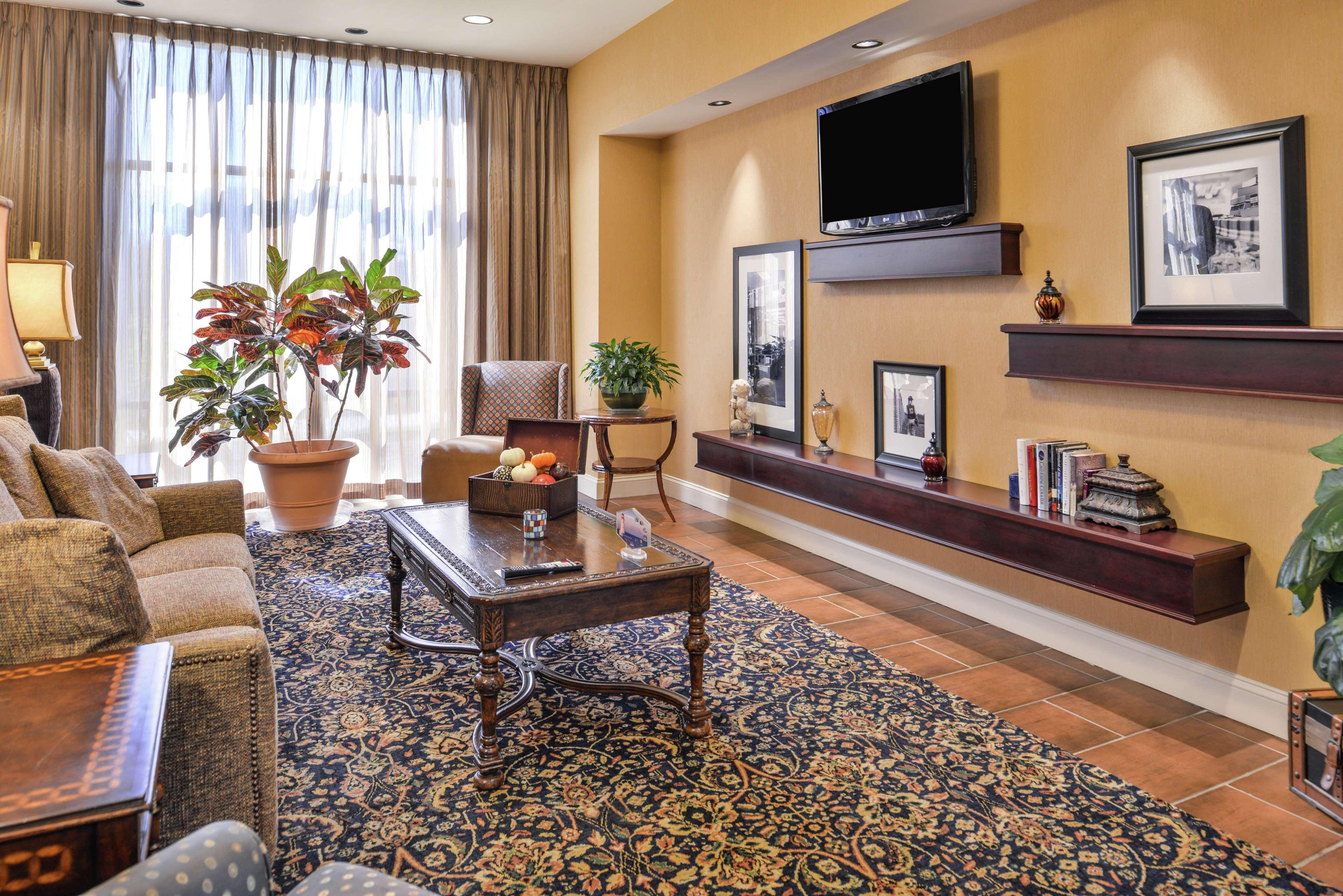 Hampton Inn Jackson-College Avenue Bagian luar foto