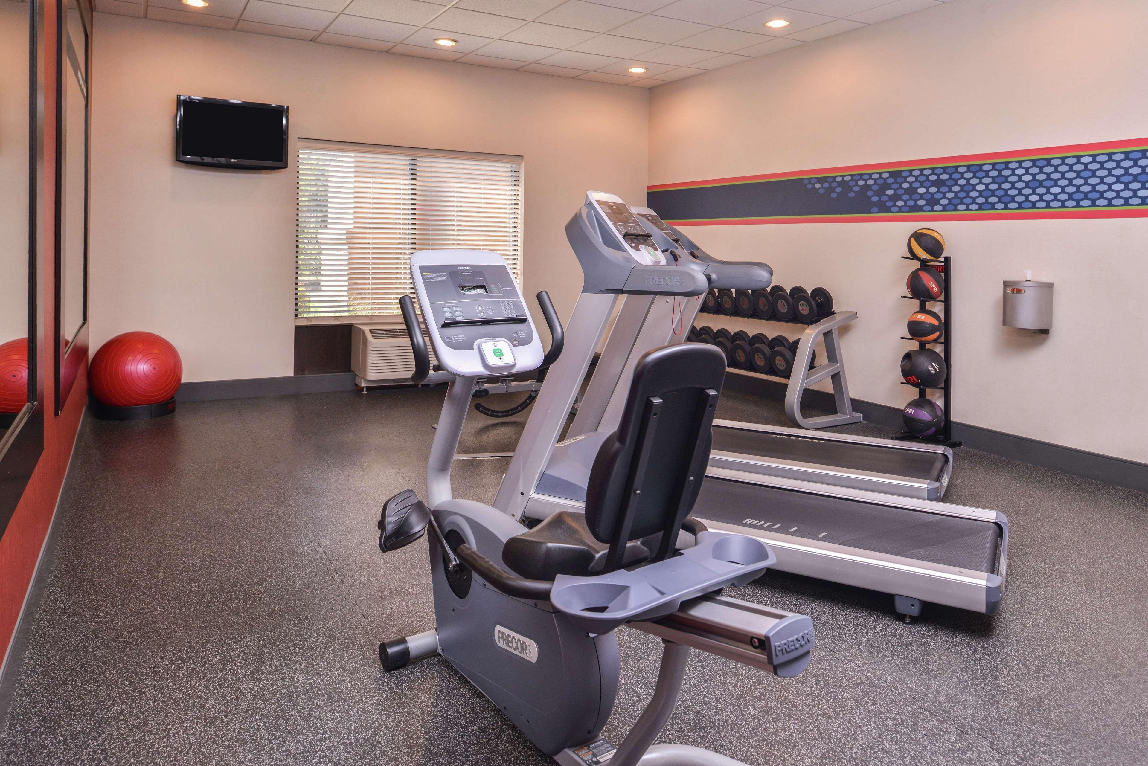 Hampton Inn Jackson-College Avenue Bagian luar foto